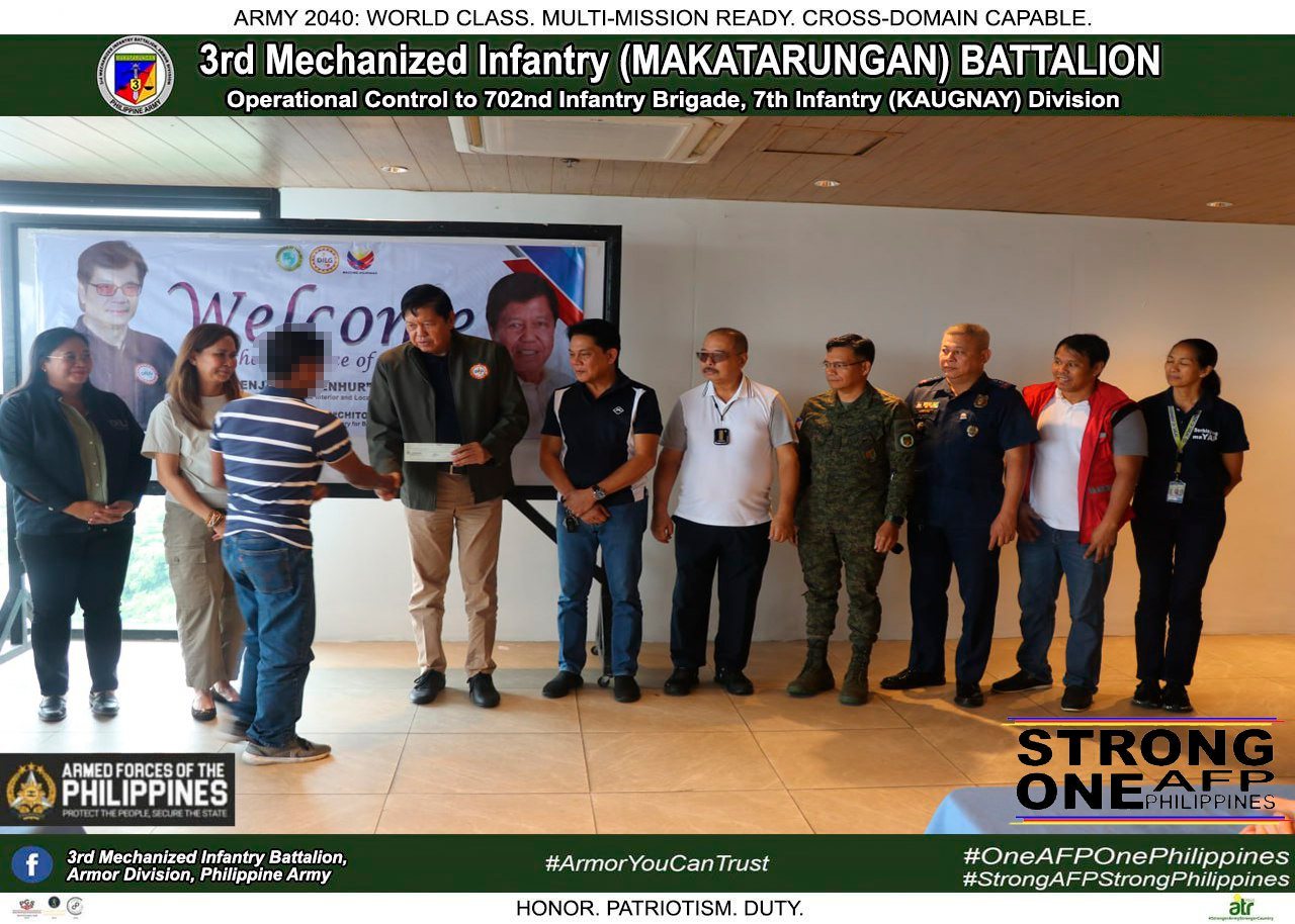 Tarlac ex-rebels receive financial aid