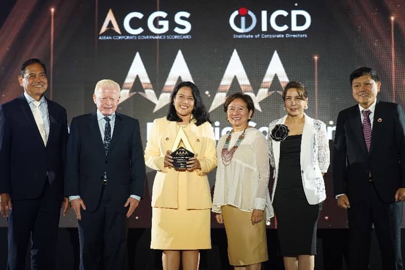EXCELLENCE IN CORPORATE GOVERNANCE. Meralco wins a 4-Golden Arrow Award for its exceptional rating for its corporate governance practices. Seen in photo are (L-R) Institute of the Corporate Directors (ICD) Board of Trustees Chairman Atty. Pedro H. Maniego Jr., FICD; ICD Trustee Jose L. Cuisia, FICD; Meralco Head of Corporate Governance and Compliance Office Atty. Joselyn C. Villar-Altamira; ICD Trustee Atty. Benedicta Du-Baladad, FICD; ICD Vice Chairperson Ida Ceniza-Tiongson, FICD; and Securities and Exchange Commission Chairman, Atty. Emilio B. Aquino, CPA.