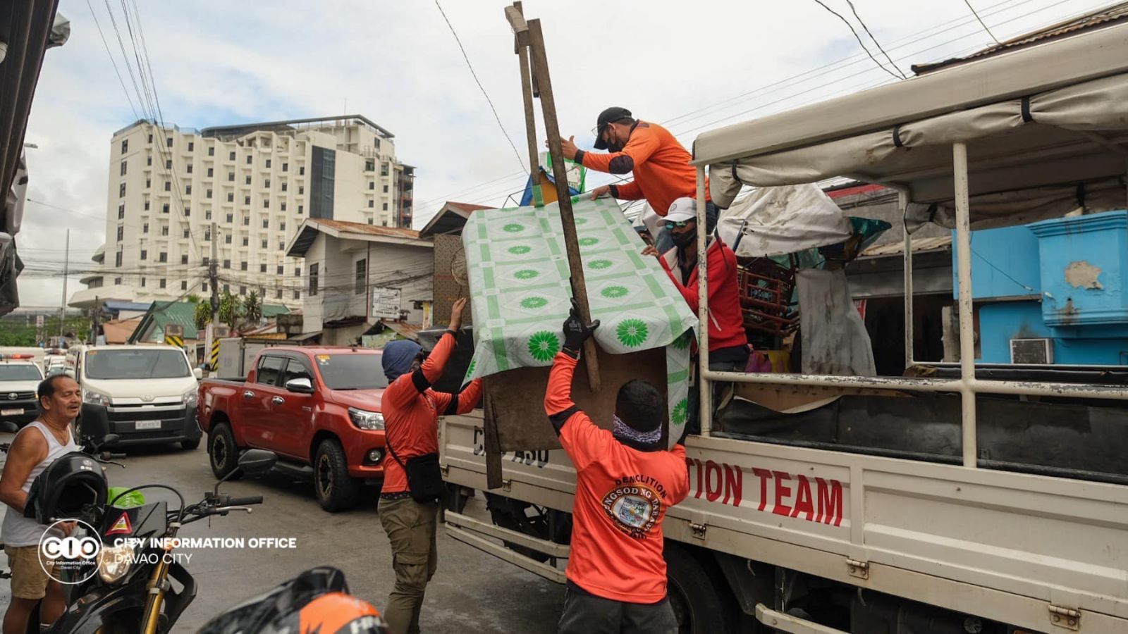 Davao  strengthens road clearing ops