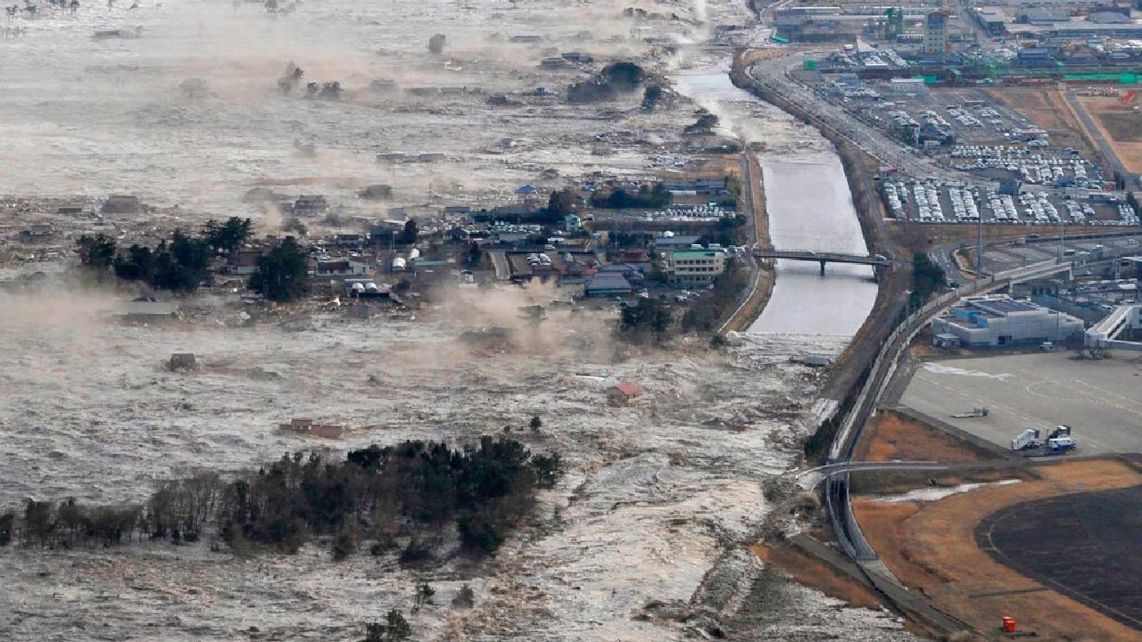 Small tsunamis hit Japan Islands