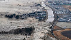 Small tsunamis hit Japan Islands