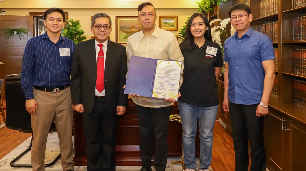 Comelec proclaims Akbayan as 2022 polls winner