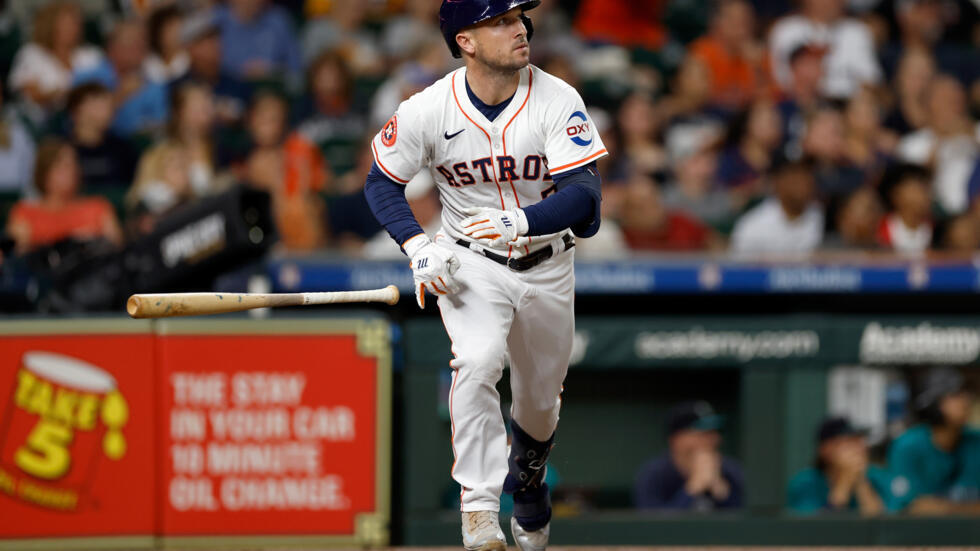 Astros soar high, clinch division title
