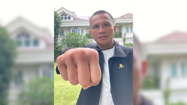 Filipino fighter Charly Suarez is in a mad rush to fight for a world title.