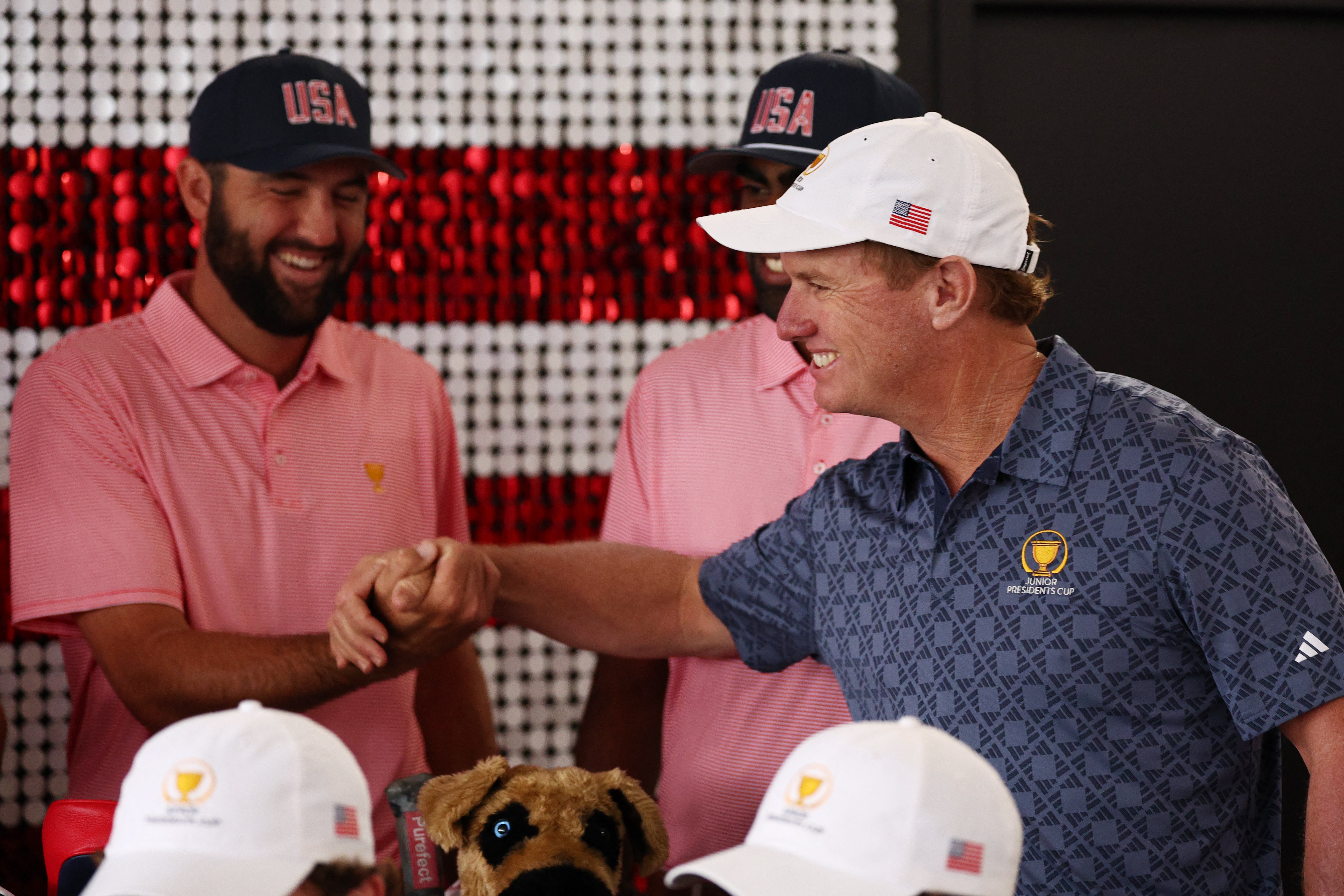 Presidents Cup: Internationals face tough bind
