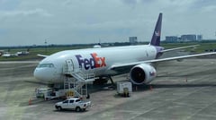 FedEx expects rise in apparel, e-gadget shipments toward Christmas