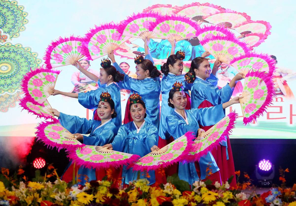 The Korean Cultural Center performance team at the opening of the Travel Sale Expo.