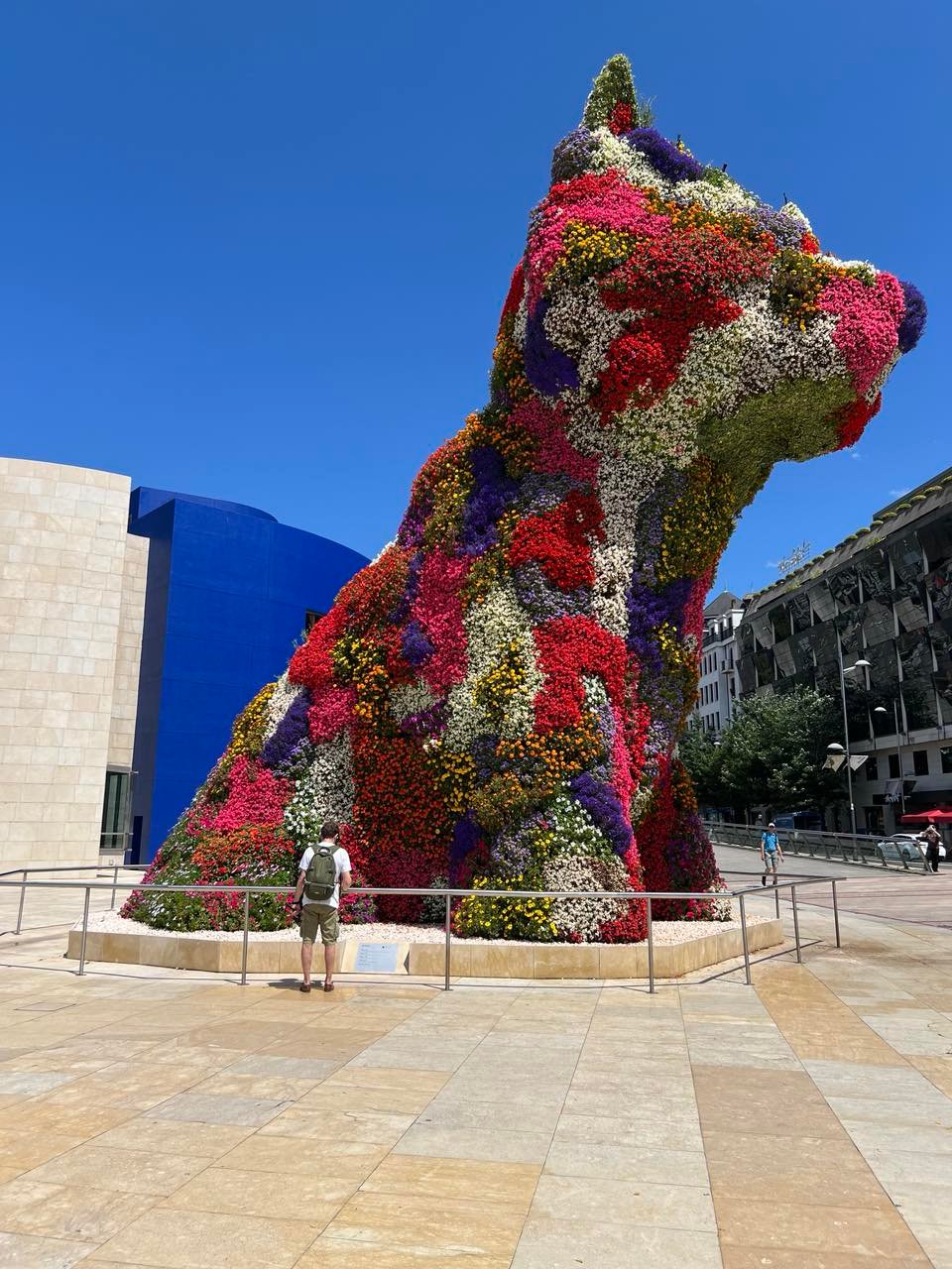 ‘Puppy (1992)’ by Jeff Koons.