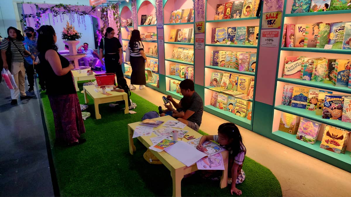 The children’s section of the Vibal booth was an area where kids
could enjoy reading and other activities.