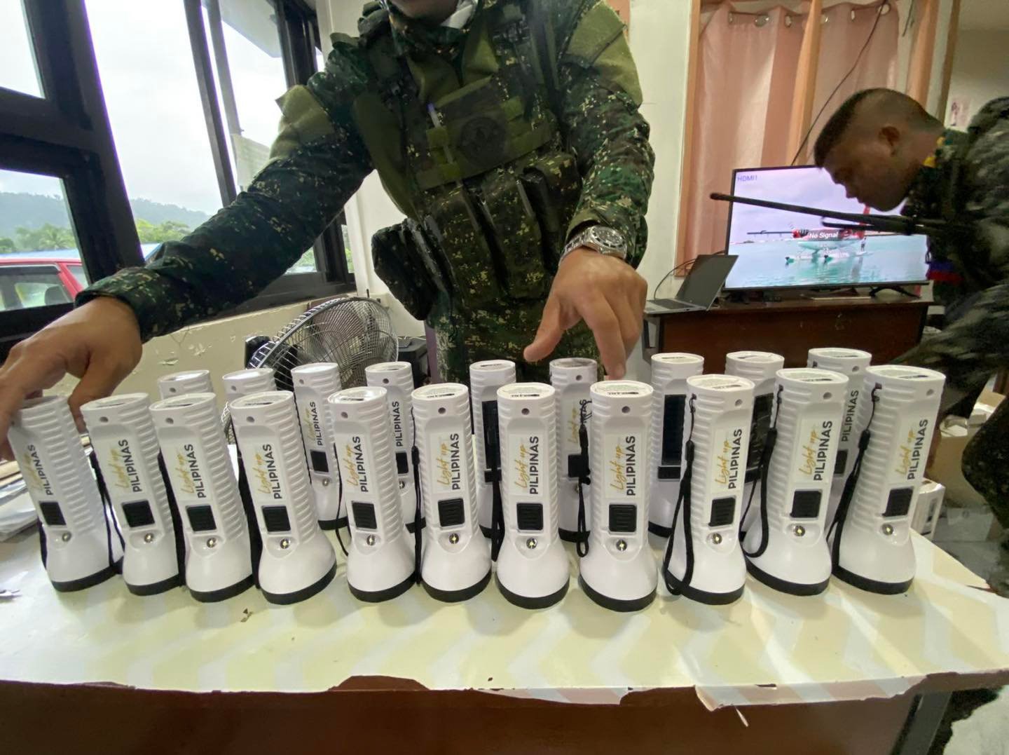 OMF gives solar lights to 100 Tagbanua families