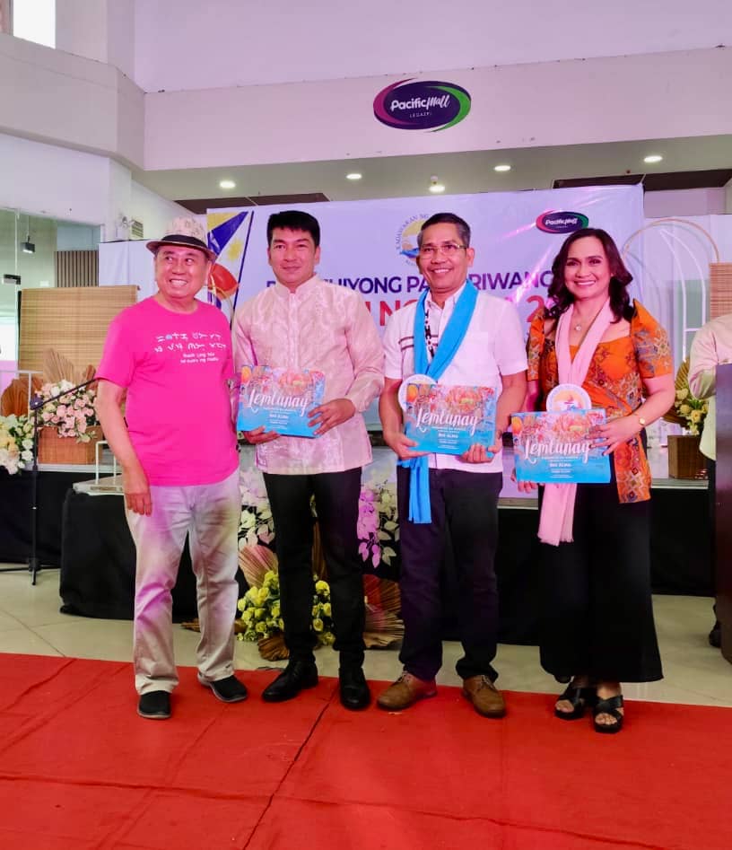 Virgilio Almario giving complimentary copies to guests during the launch in Albay.