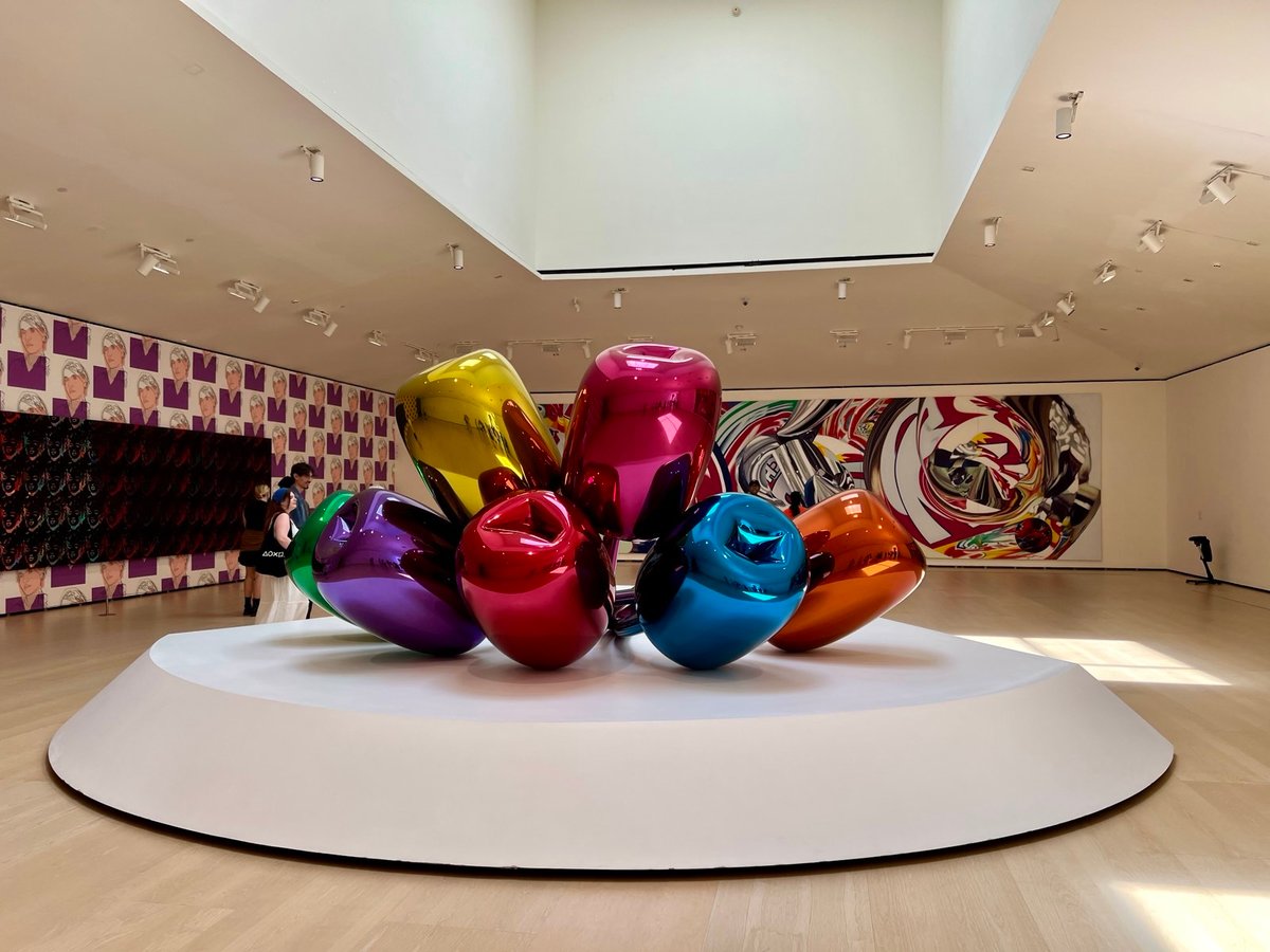 ‘Tulips (1995-2004)’ by Jeff Koons.