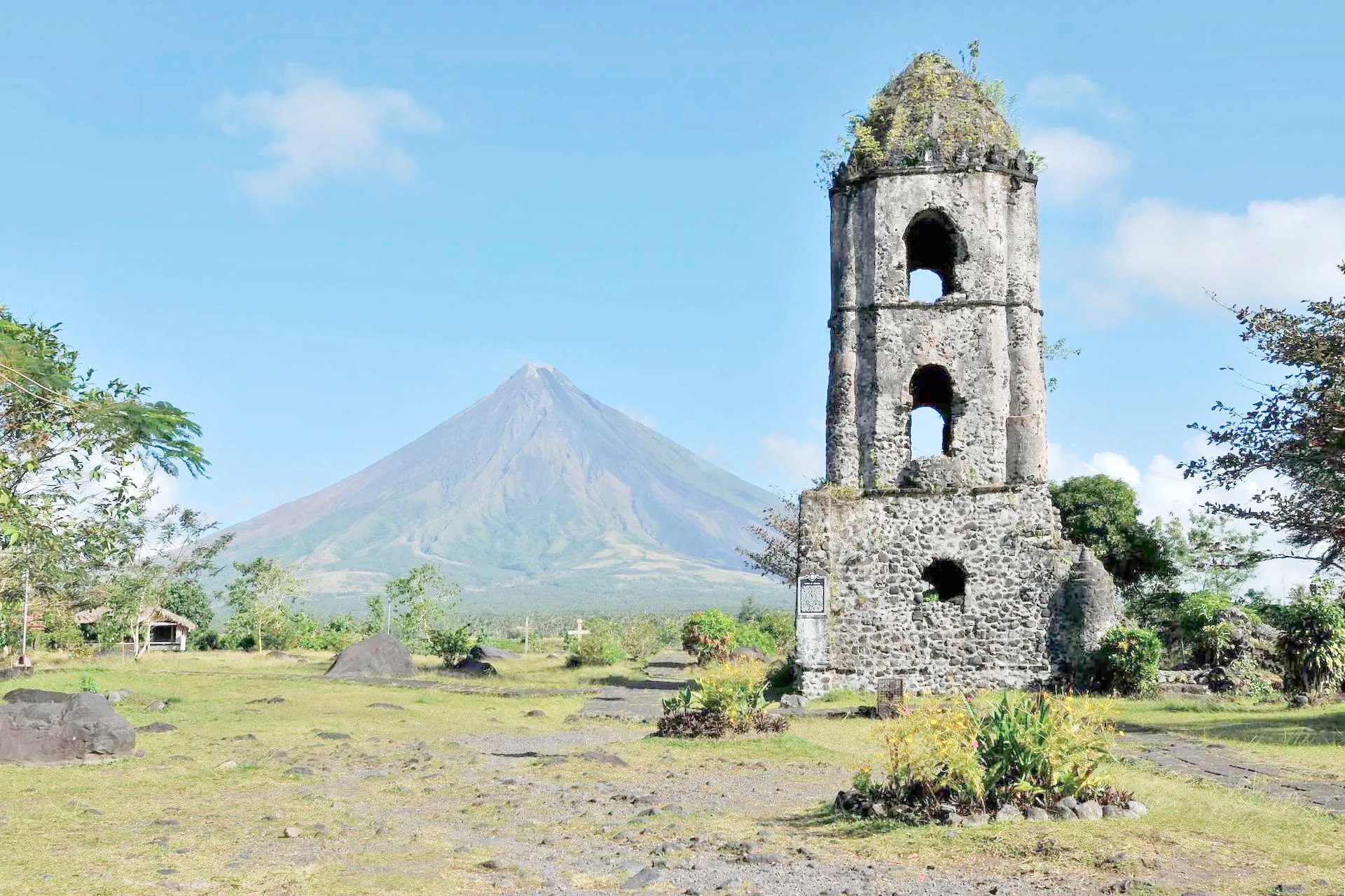 CAAP adds Mayon to flight advisory