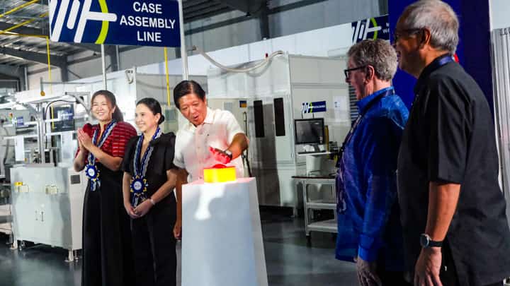 Ready for sustainable manufacturing President Ferdinand R. Marcos Jr. inaugurates StB Giga Factory — the Philippines’ first manufacturing plant for lithium-iron-phosphate or EV batteries by Australian firm StB Capital Partners — at the Filinvest Innovation Park, New Clark City, on Monday, 30 September. Joining the President at the ceremonial push button are (from left) Australian Ambassador to the Philippines H. E. Hae Kyong-Yu, Department of Trade and Industry Acting Secretary Cristina Aldeguer-Roque, StB Capital Partners chairman Trevor St Baker and STB Giga president and CEO Dennis C. Ibarra. The StB Giga Factory is expected to generate 2,500 jobs.