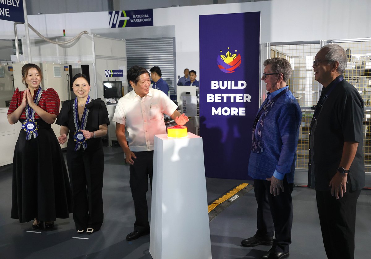 Ready for sustainable manufacturing President Ferdinand R. Marcos Jr. inaugurates StB Giga Factory — the Philippines’ first manufacturing plant for lithium-iron-phosphate or EV batteries by Australian firm StB Capital Partners — at the Filinvest Innovation Park, New Clark City, on Monday, 30 September. Joining the President at the ceremonial push button are (from left) Australian Ambassador to the Philippines H. E. Hae Kyong-Yu, Department of Trade and Industry Acting Secretary Cristina Aldeguer-Roque, StB Capital Partners chairman Trevor St Baker and STB Giga president and CEO Dennis C. Ibarra. The StB Giga Factory is expected to generate 2,500 jobs.
