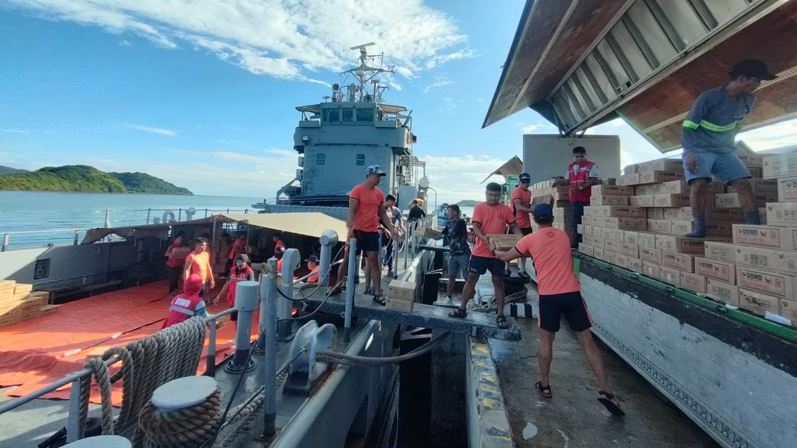 PHL NAVY HANDA SA BAGYONG JULIAN