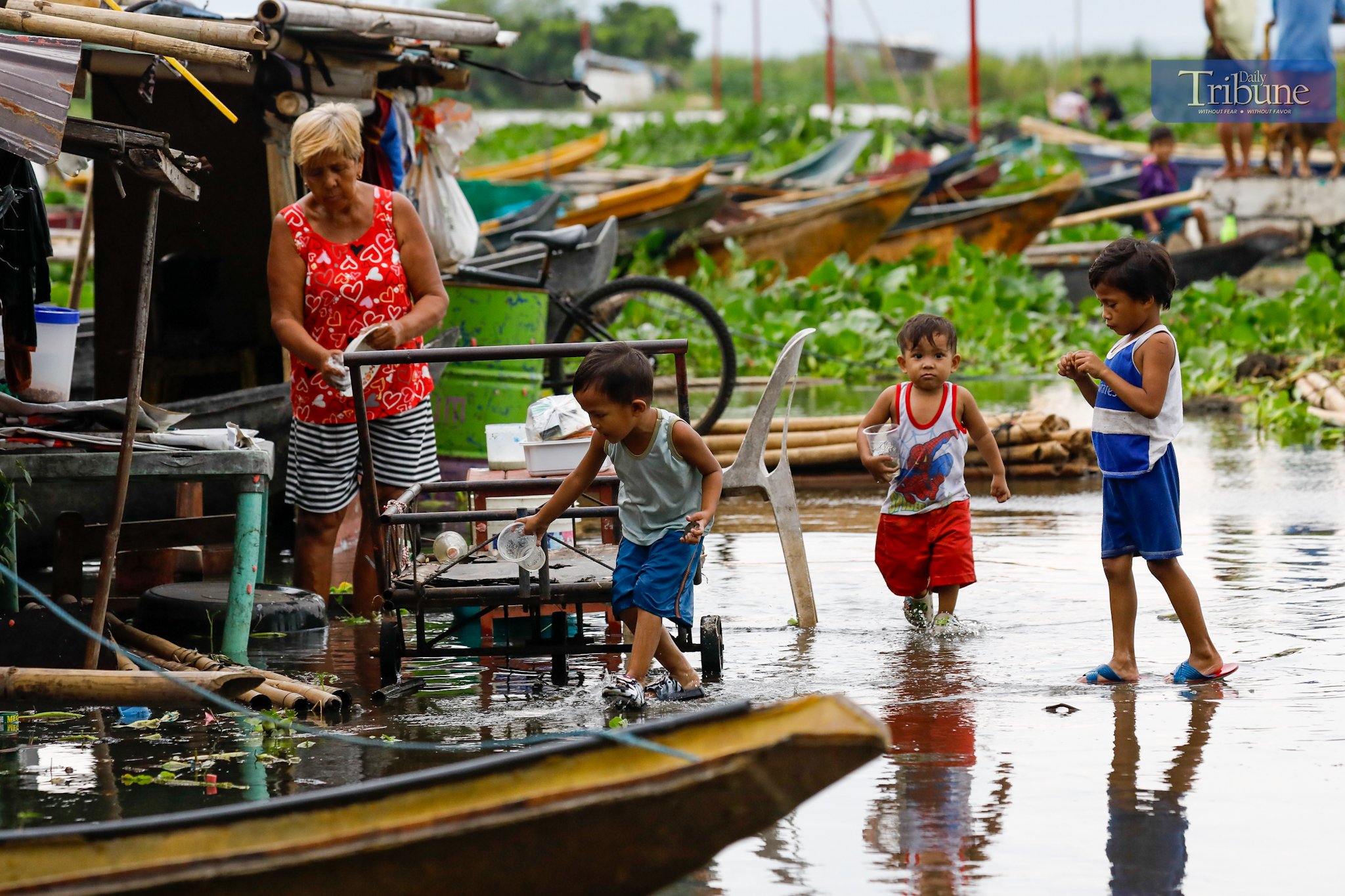 HIGH TIDE DISRUPTS LIVELIHOODS IN PAETE