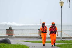 Thousands evacuate as super typhoon ‘Krathon’ approaches Taiwan