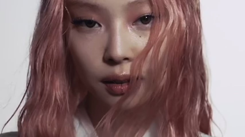 Blackpink Jennie teases 'Mantra'