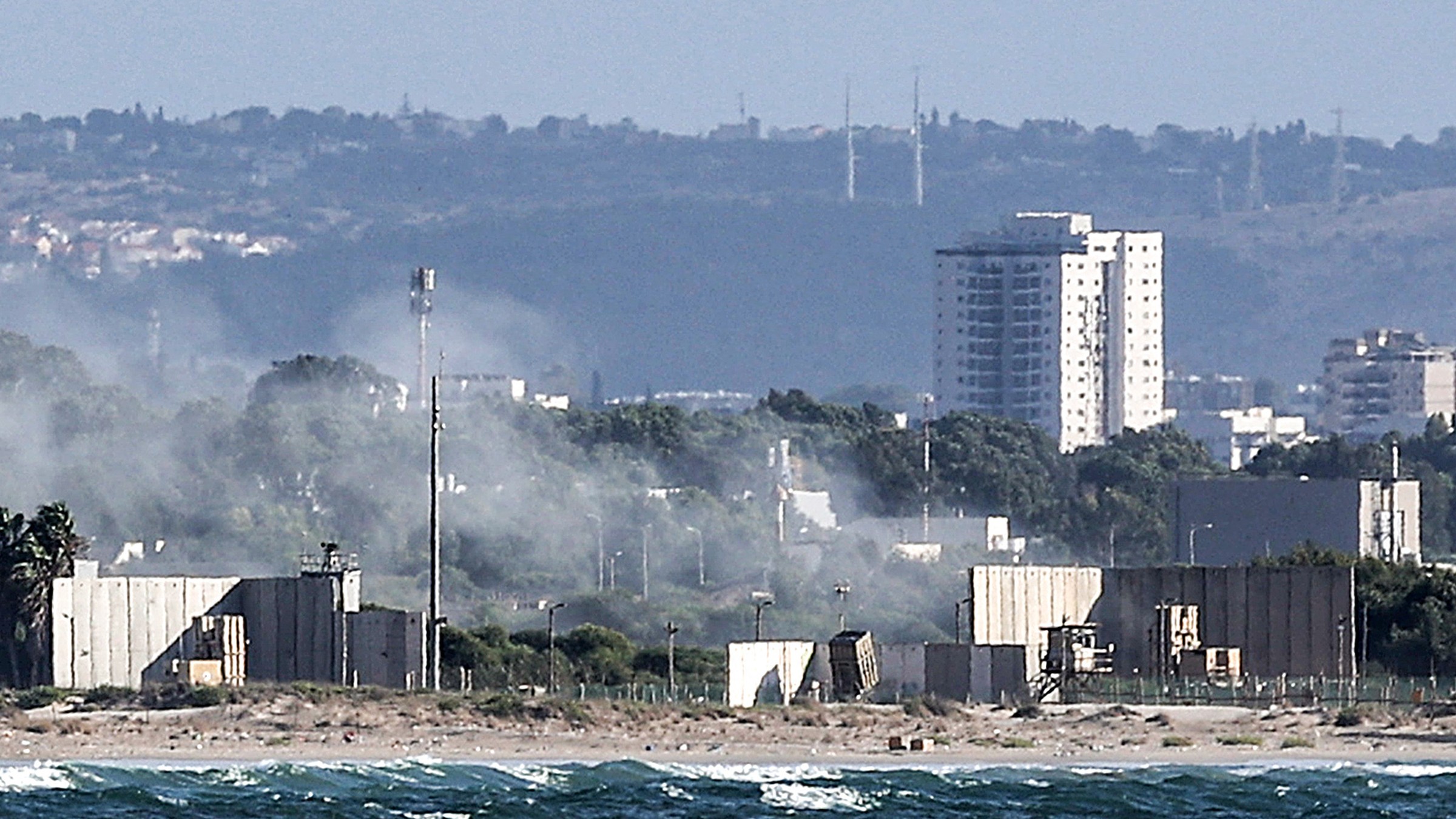U.S. warns of imminent Iranian missile attack on Israel; Israeli army detects no aerial threat for now