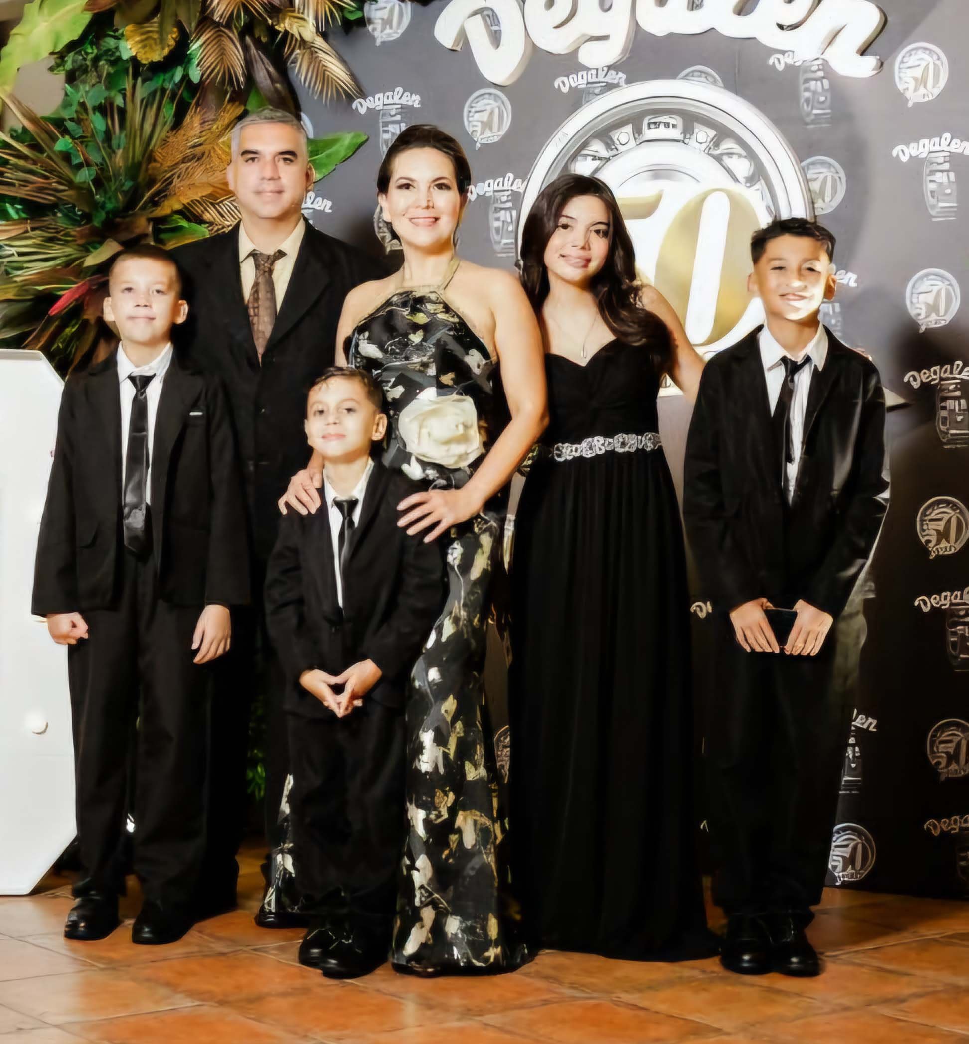 Monique del Gallego Jarque with husband Paco and their children, Tamara, Gael, Iago and Naro.