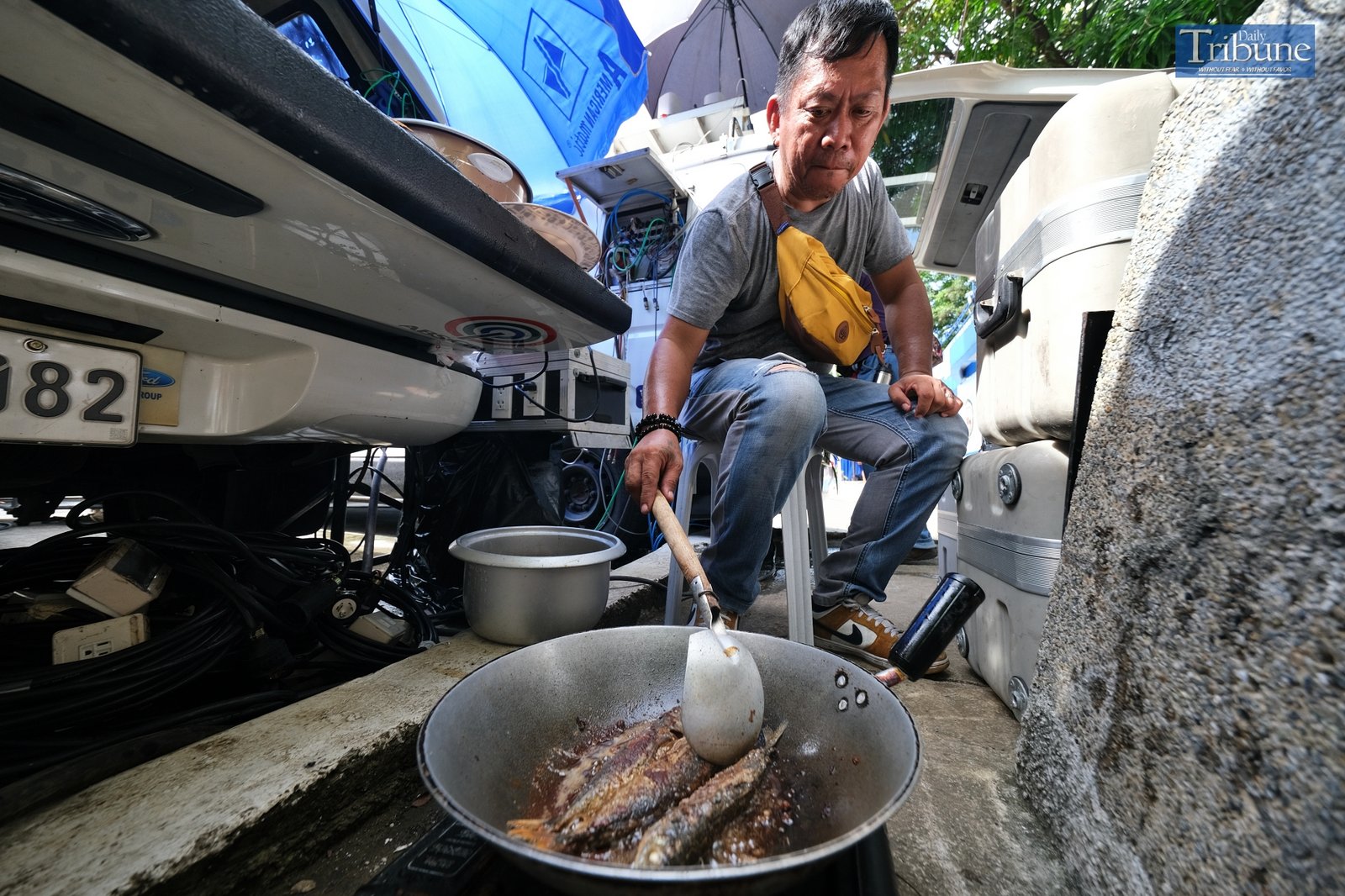 TRIBUNE-10-02-24-man-cooking