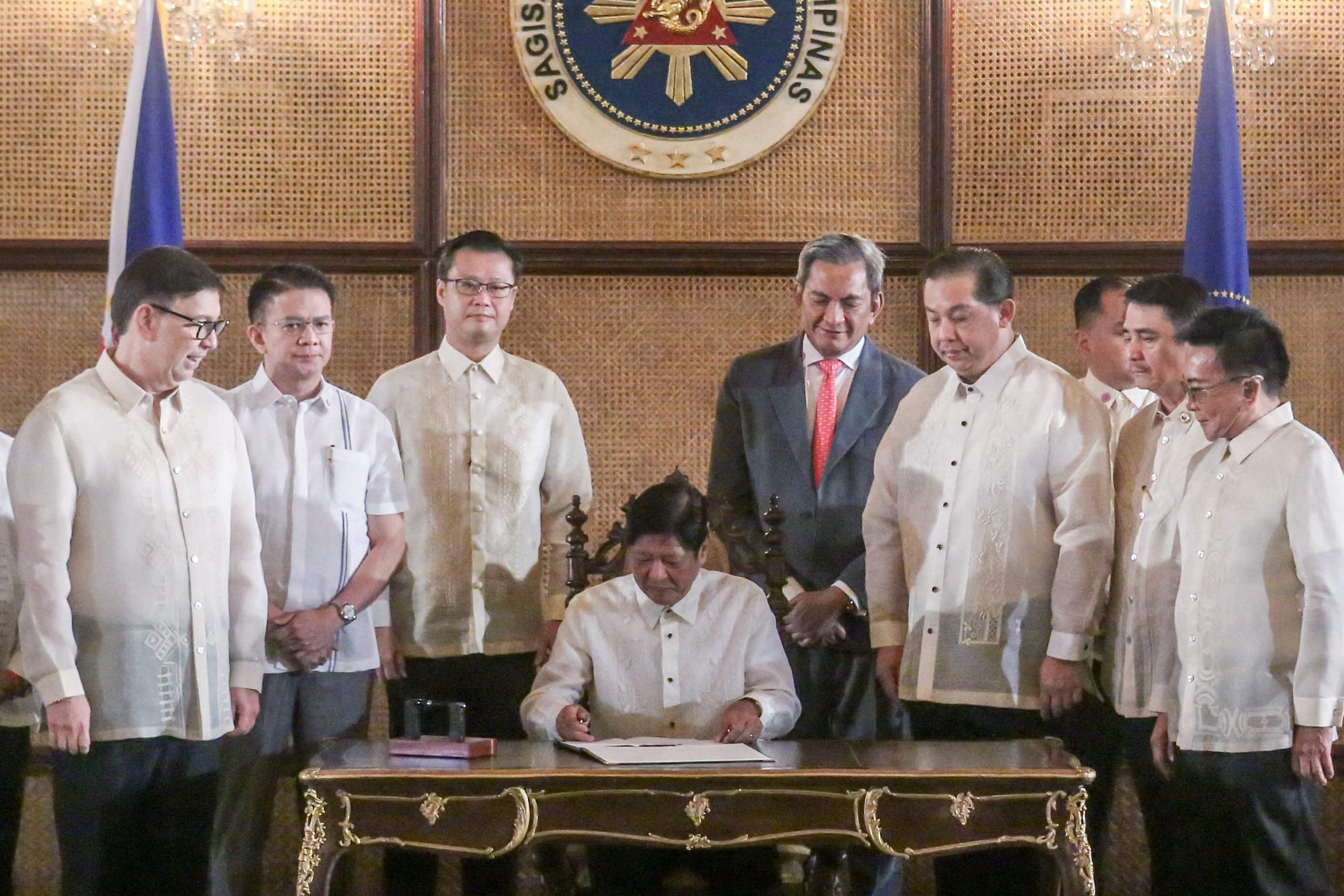 Marcos OKs laws granting 25-year franchises to electric coops in Aklan, Benguet