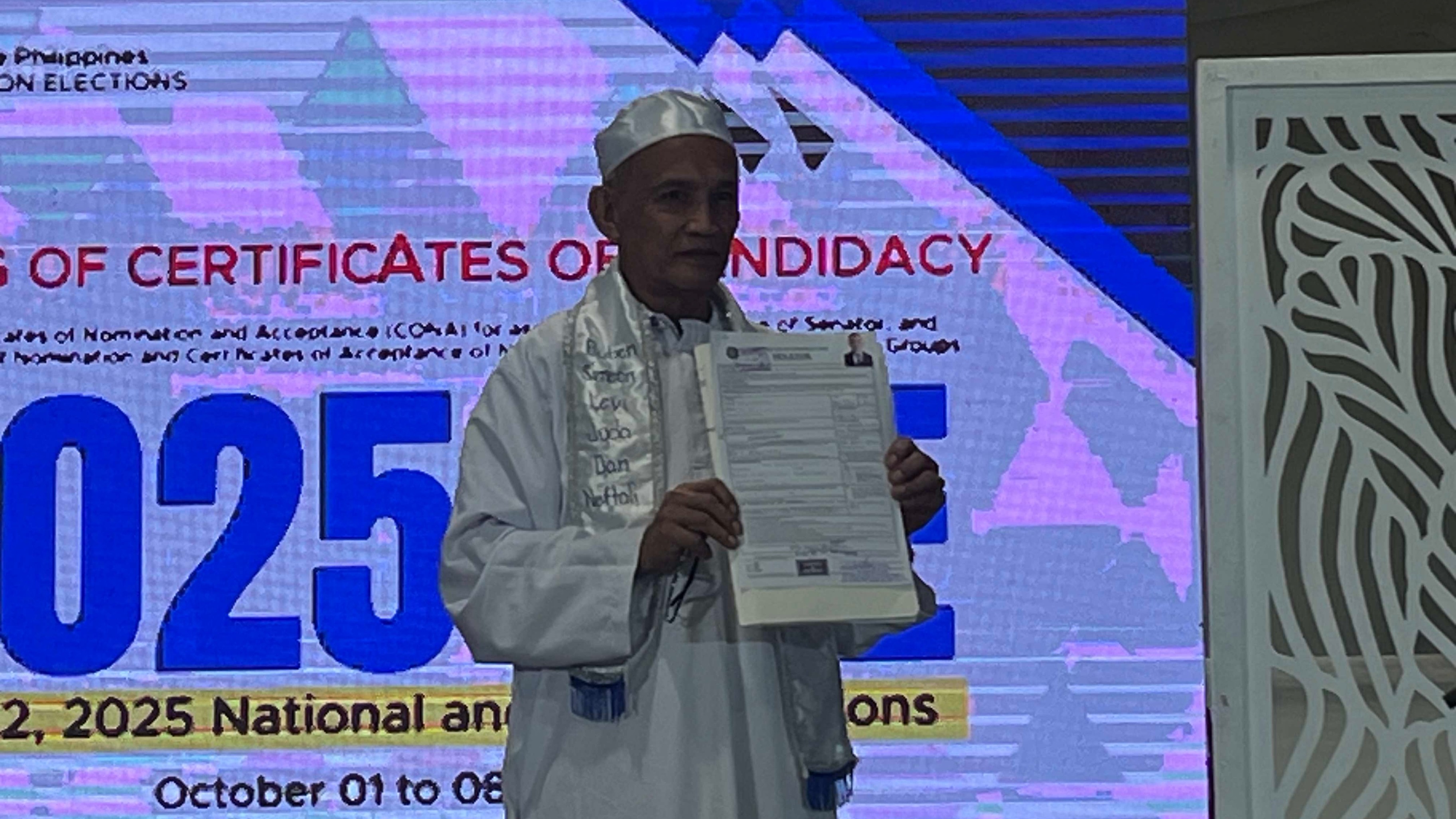 Traffic enforcer, Marcos 'kin' file for Senate candidacy