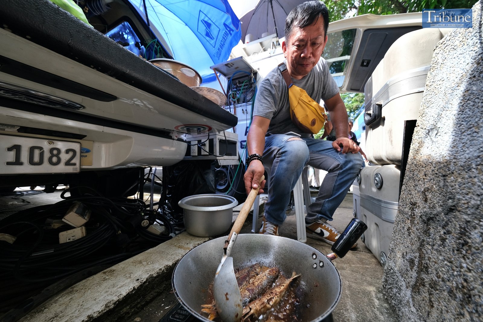 TRIBUNE-10-02-24-man-cooking