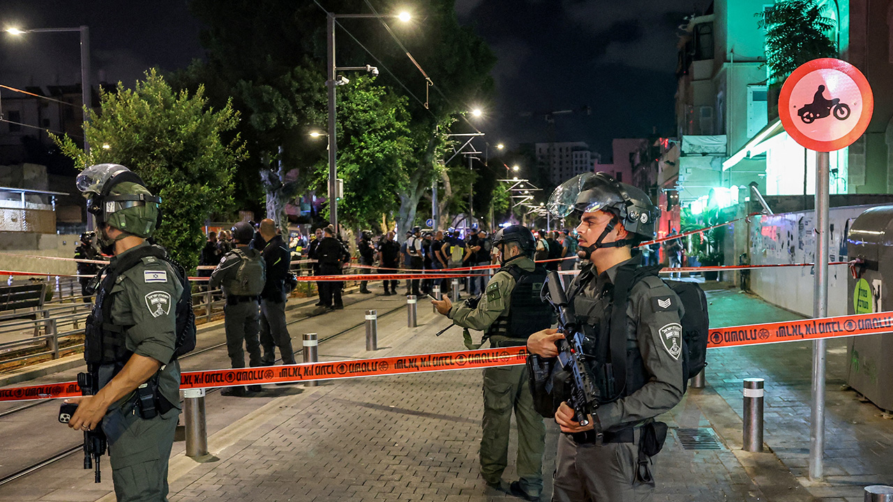Tel Aviv shooting, stabbing attacks leave seven dead