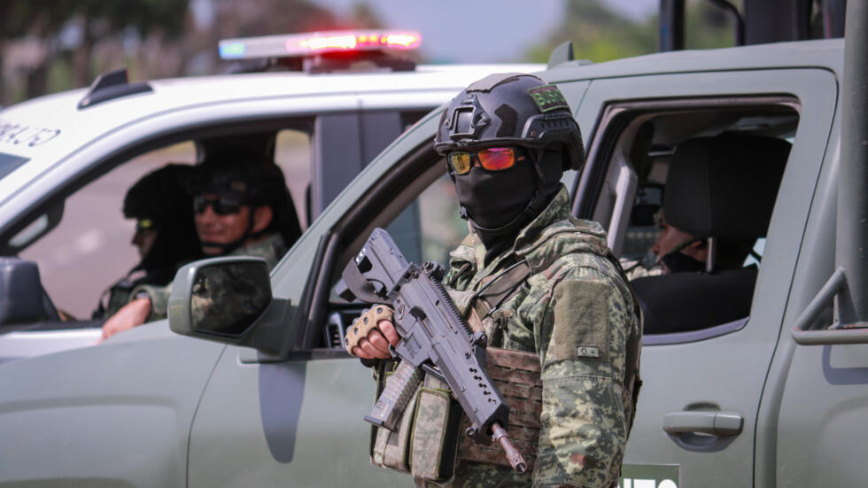 Six migrants killed by Mexican soldiers during highway chase