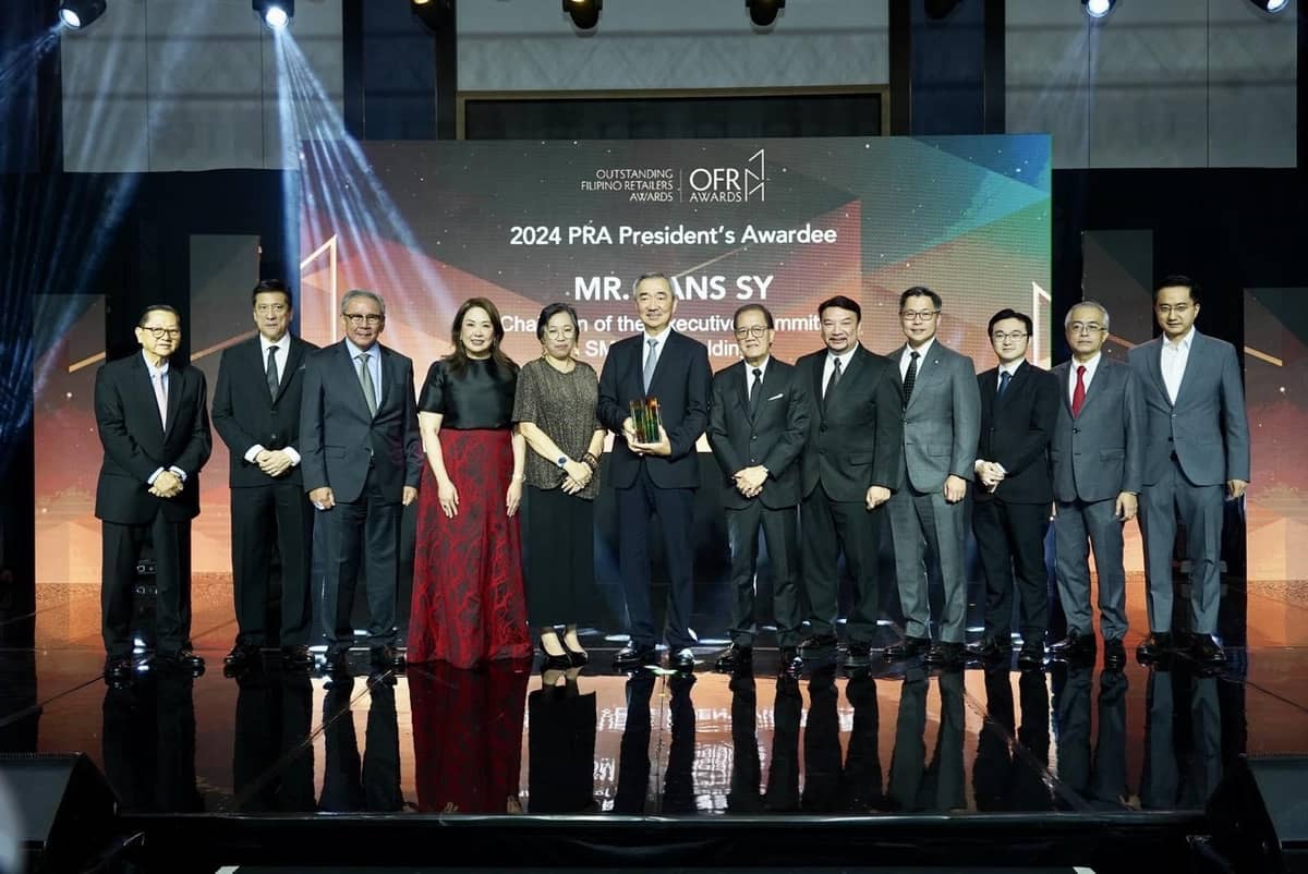 From left: PRA Director and Chairman of CMG Retail, Inc. Chan Kok Bin, PRA Director and Chairman of Encel Corp.Lorenzo C. Formoso, PRA Director and Director of SM Retail, Inc. Jorge T. Mendiola, PRA Vice President and President and COO of Golden, ABC, Inc. (The Penshoppe Group) Alice T. Liu, DTI E-Commerce Group Undersecretary Mary Jean Pacheco, SM Prime Holdings Chairman of the Executive Committee Hans T. Sy, PRA President and Chairman of Quorum International, Inc. (Toby’s Sports) Roberto S. Claudio, PRA Director and President of Sportshouse Int’l. Leisure, Inc., and proponent of PRA OFR President’s Award Mars C. Chua, PRA Director and COO of Alfamart Trading Phils. Harvey Ong, PRA Director and COO of Blims Lifestyle Group Sam Gregory Lim,  PRA Director and President of Picture City Int’l Corp. Atty. Paul A. Santos, PRA Director and Executive Vice President of Robinsons Land Corp Faraday D. Go