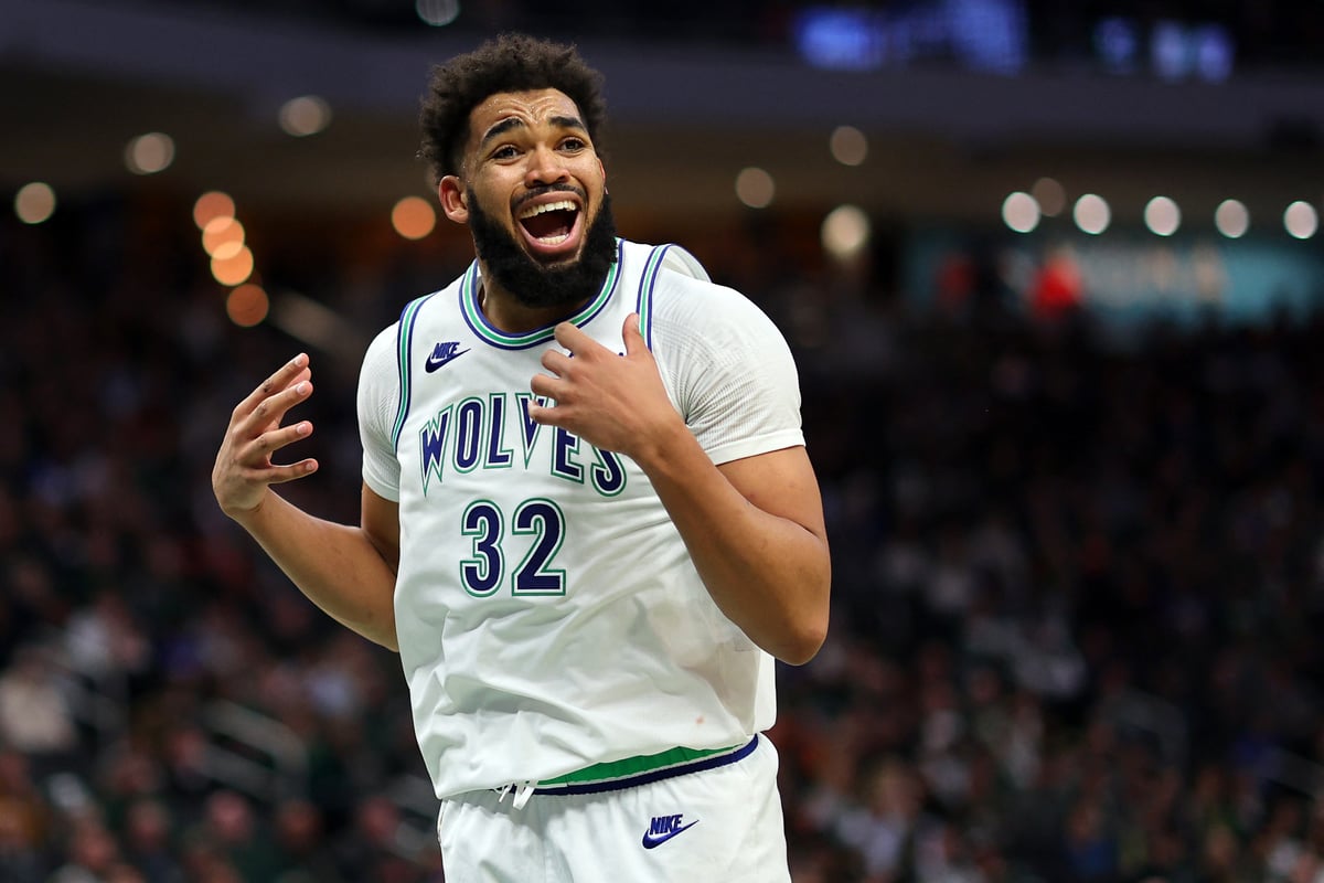 BITING THE BIG APPLE: Knicks land Towns for Randle, DiVincenzo