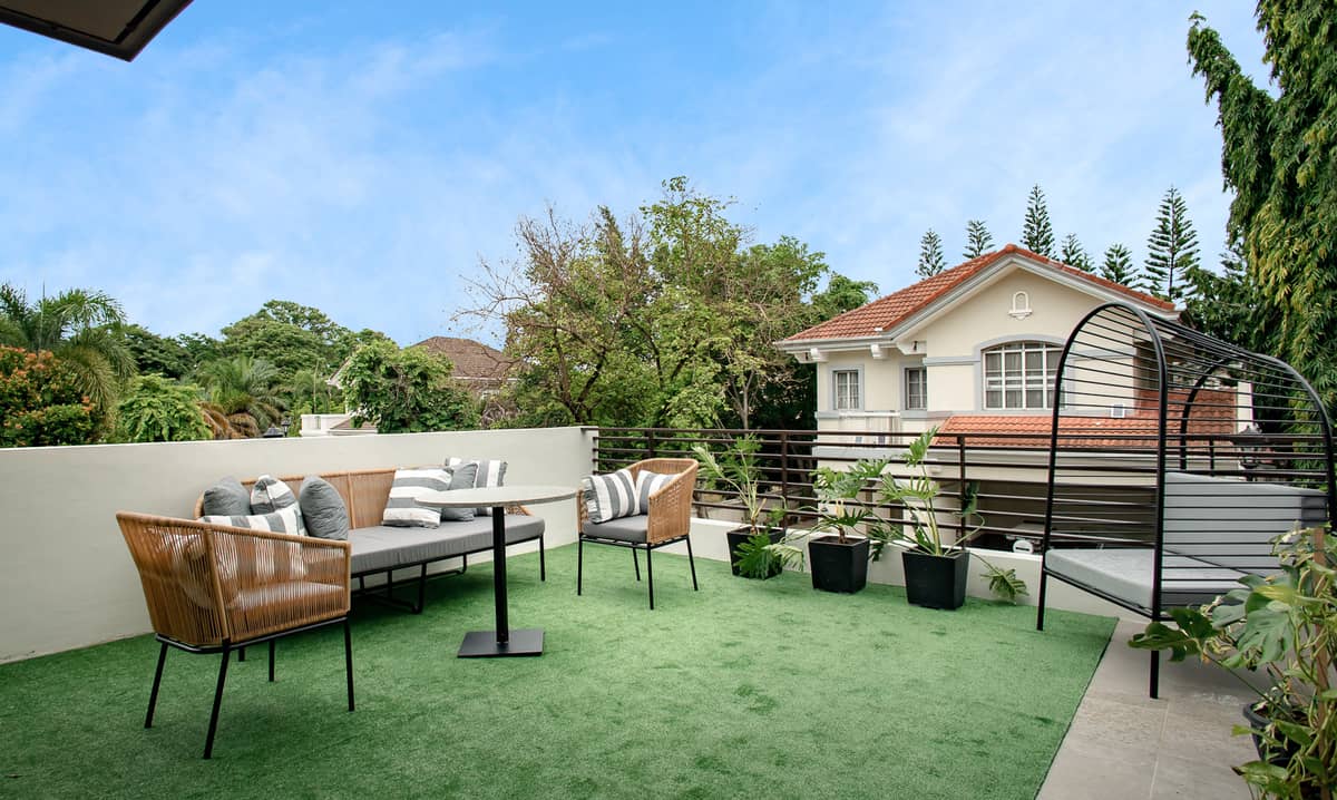 The terrace offers the perfect setting for relaxation and entertainment.
