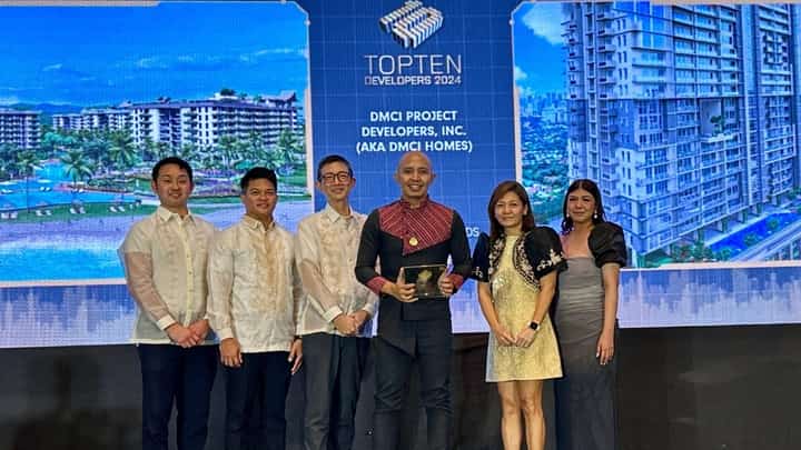 Corporate Communications manager Butch Mendizabal accepted the award on behalf of DMCI Homes.