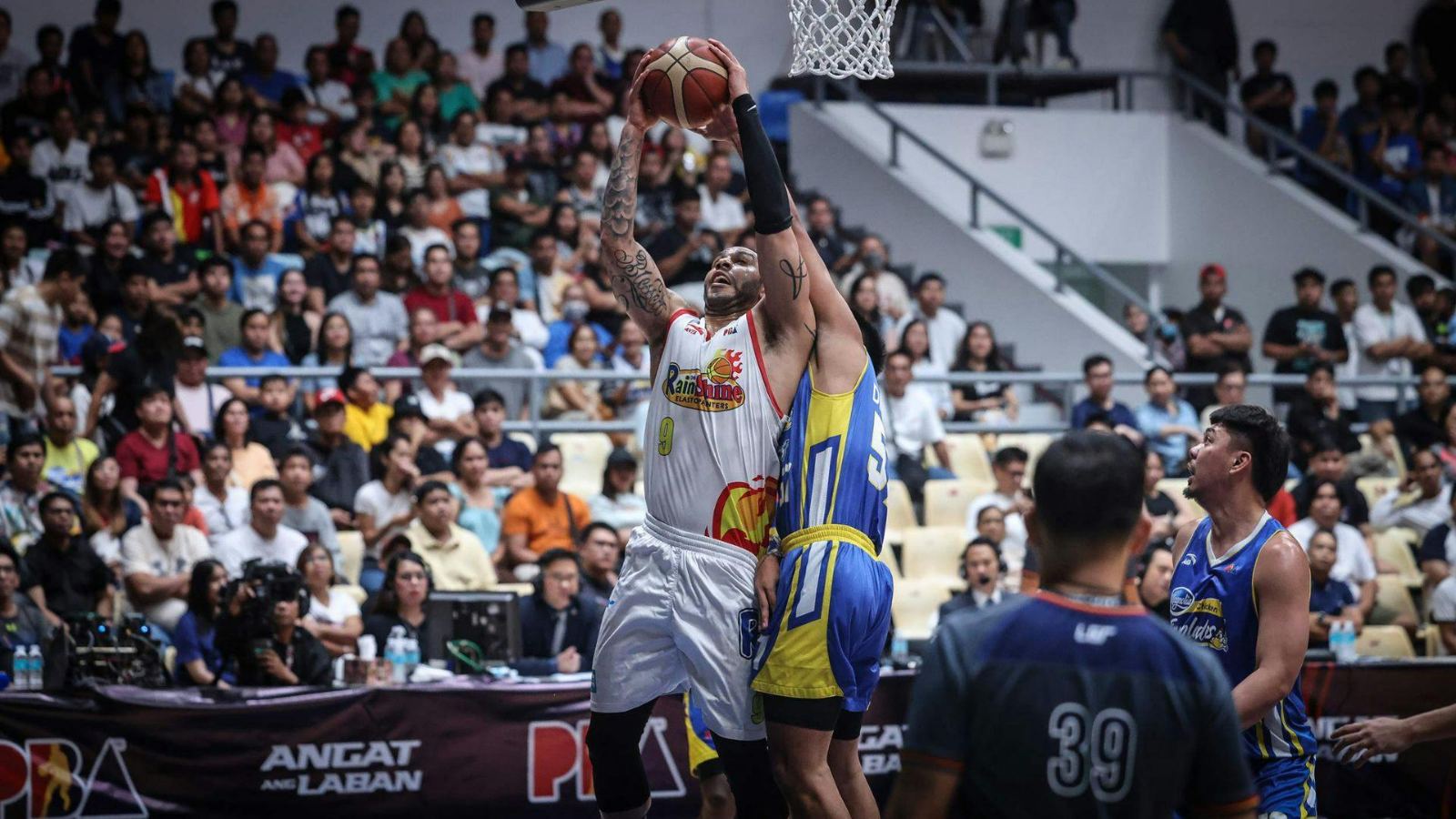 Rain Or Shine punches semis ticket