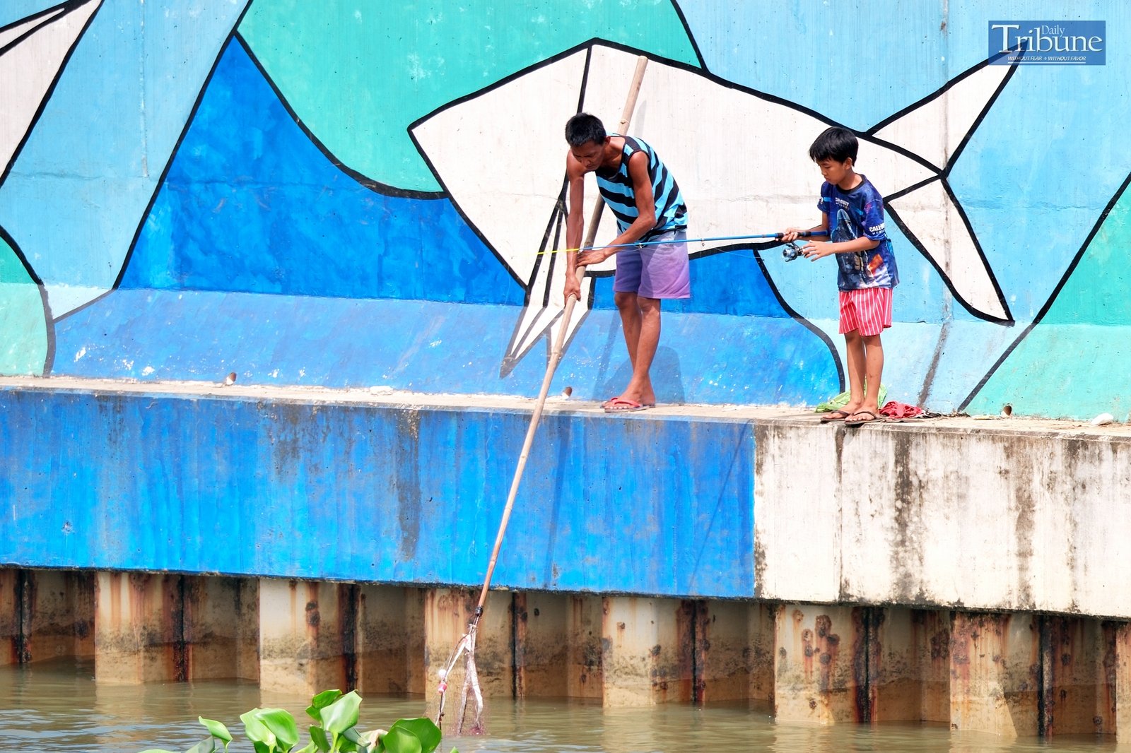 People fishing at the Pasig River