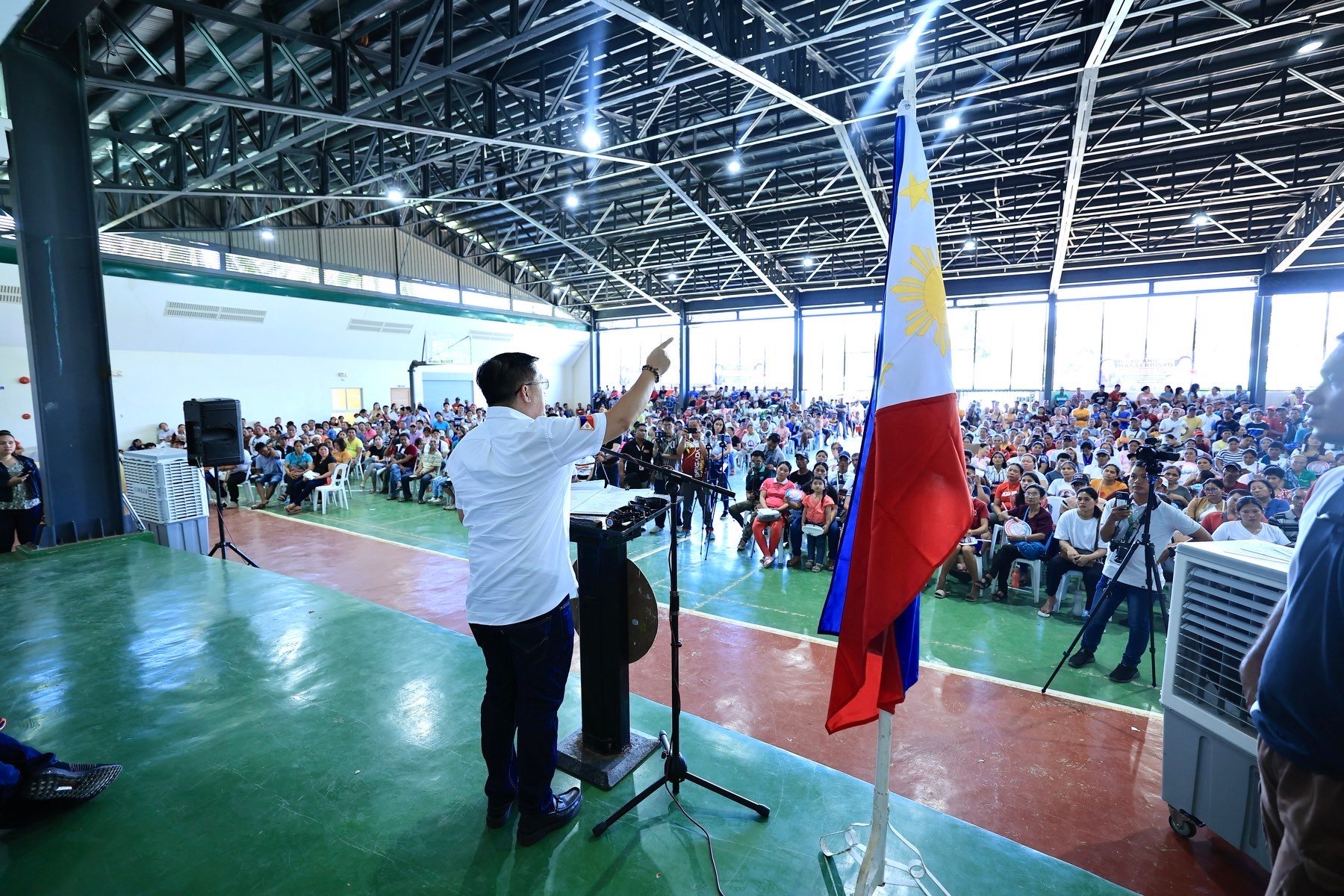 Senator Go heads to Davao Oriental aid distribution after filing COC