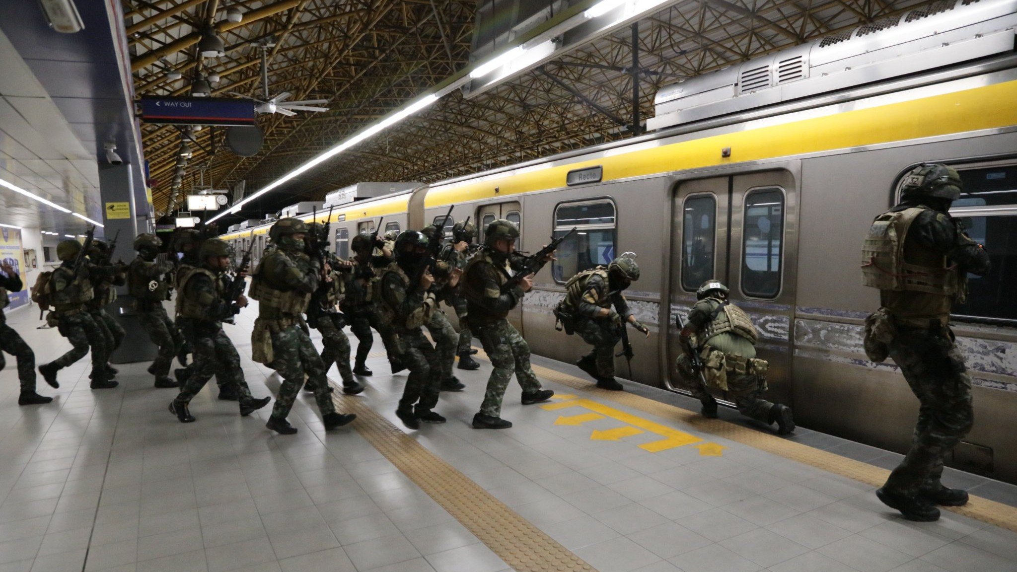 MPD-SWAT receives training from LRTA