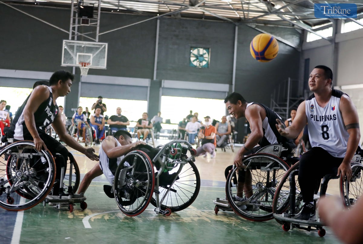 Basketball team playing on wheelchairs