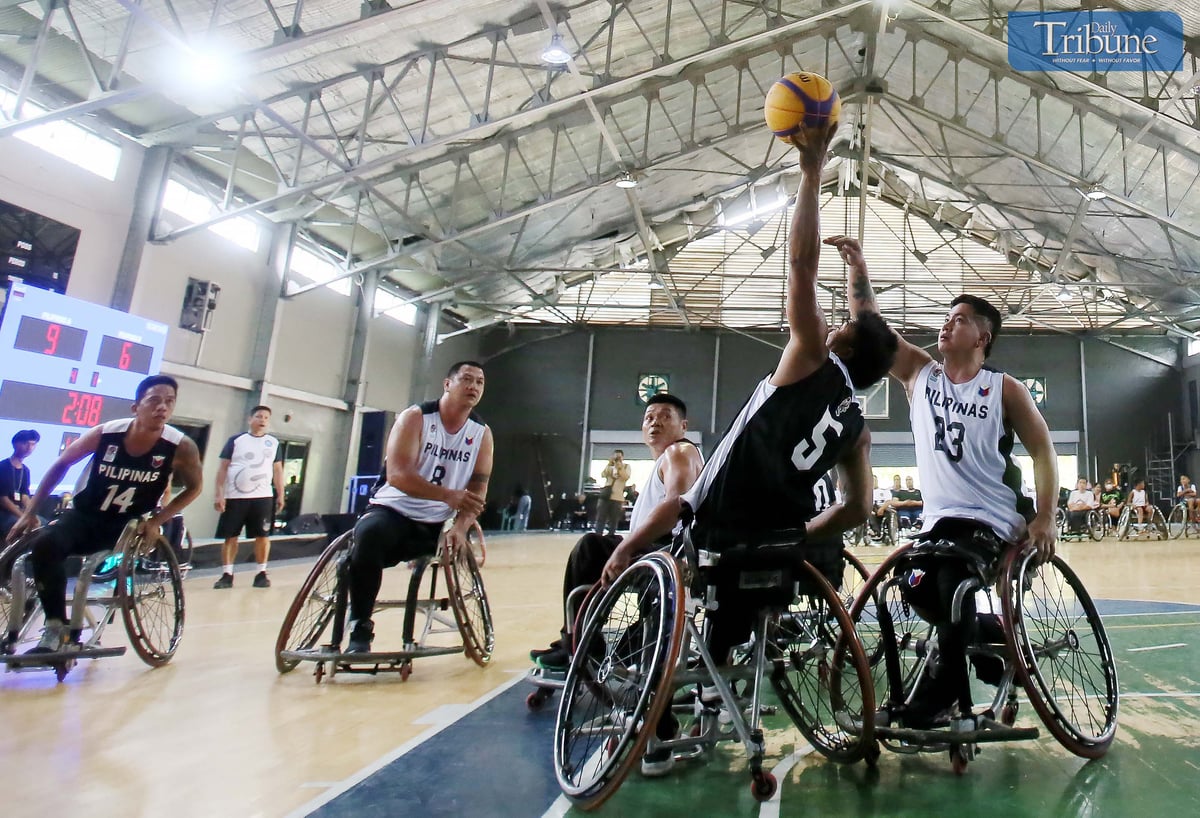Basketball team playing on wheelchairs