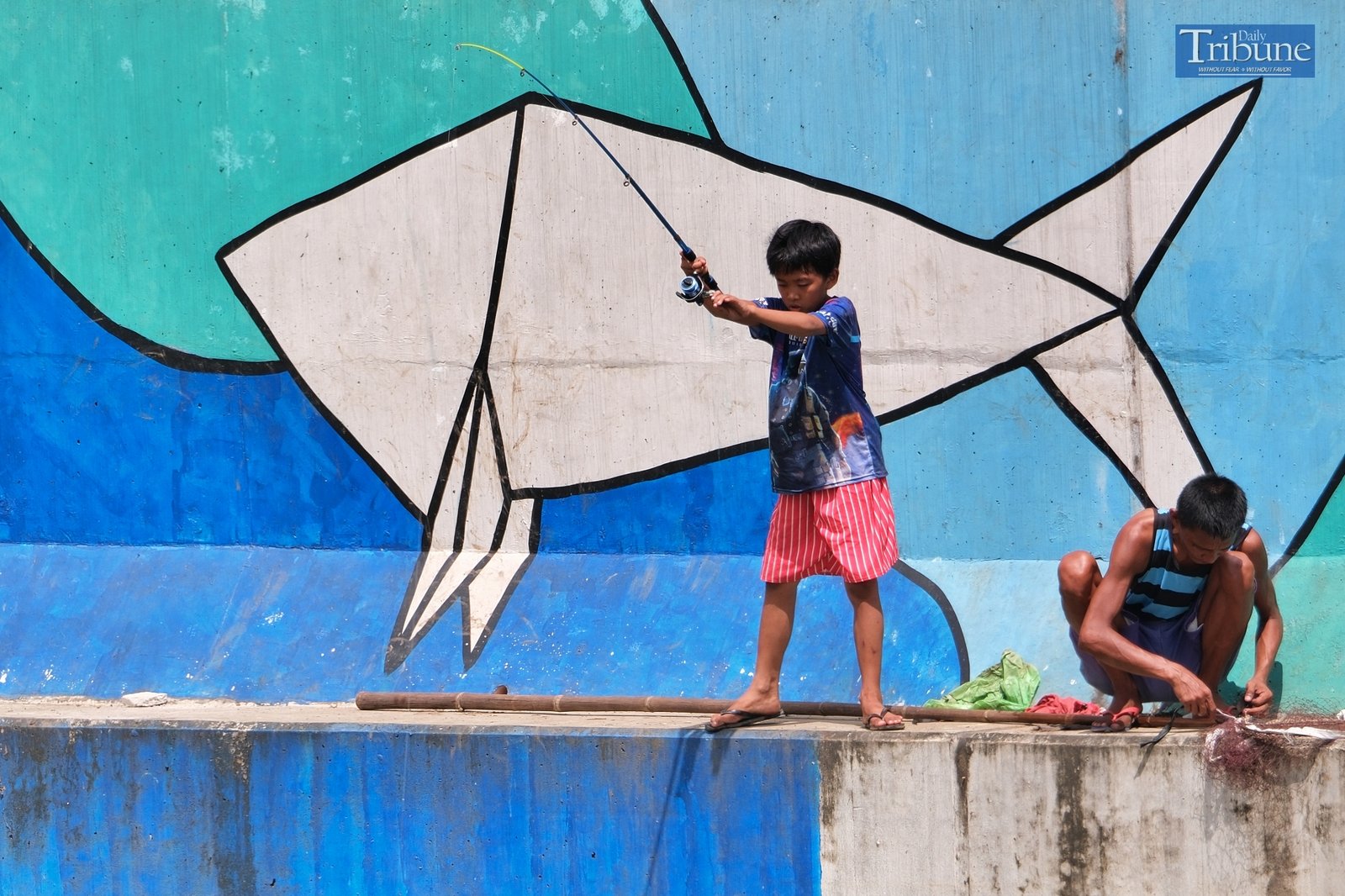 People fishing at the Pasig River