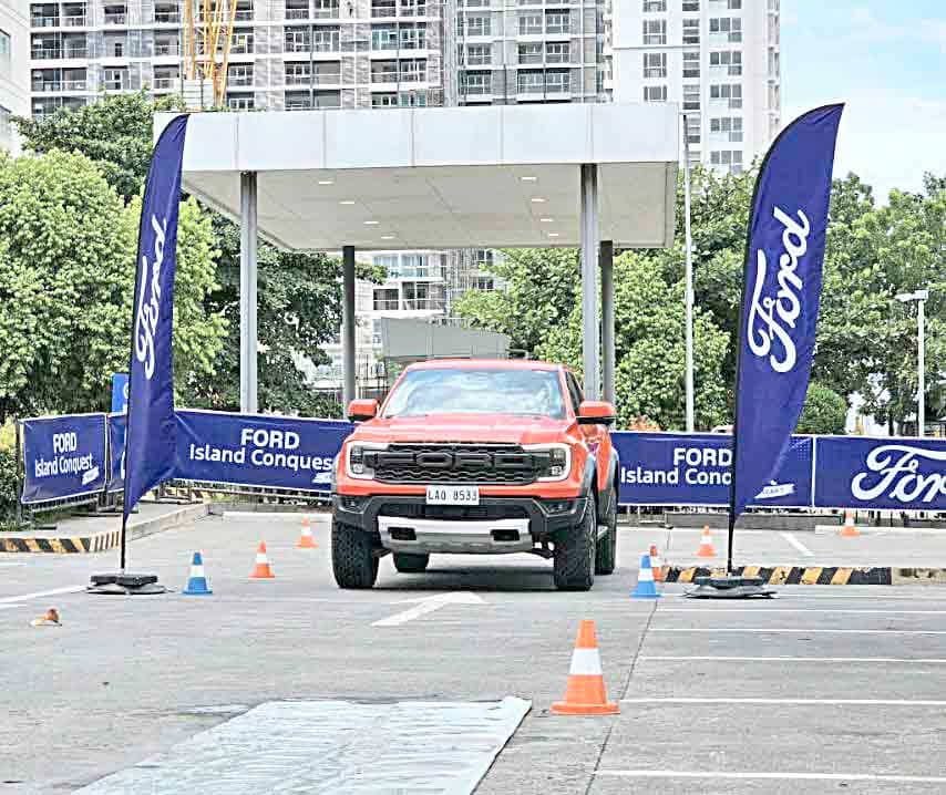 Mall-goers get to enjoy test drives in those Ford beauties.
