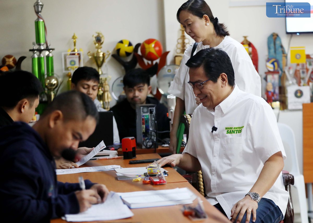 Las Piñas councilor Mark Anthony Santos, accompanied by his wife, has filed his certificate of candidacy at the Commission on Elections-National Capital Region Office in San Juan City as he guns for a congressional seat representing the First District of Las Piñas in the 2025 midterm polls on Sunday. Photo/Analy Labor
