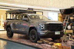 TUNLAND’S POWER: Foton’s all-new diesel hybrid pickup trucks barrel into the mall