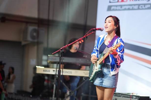 Entertainment provided by Barbie Almalbis.