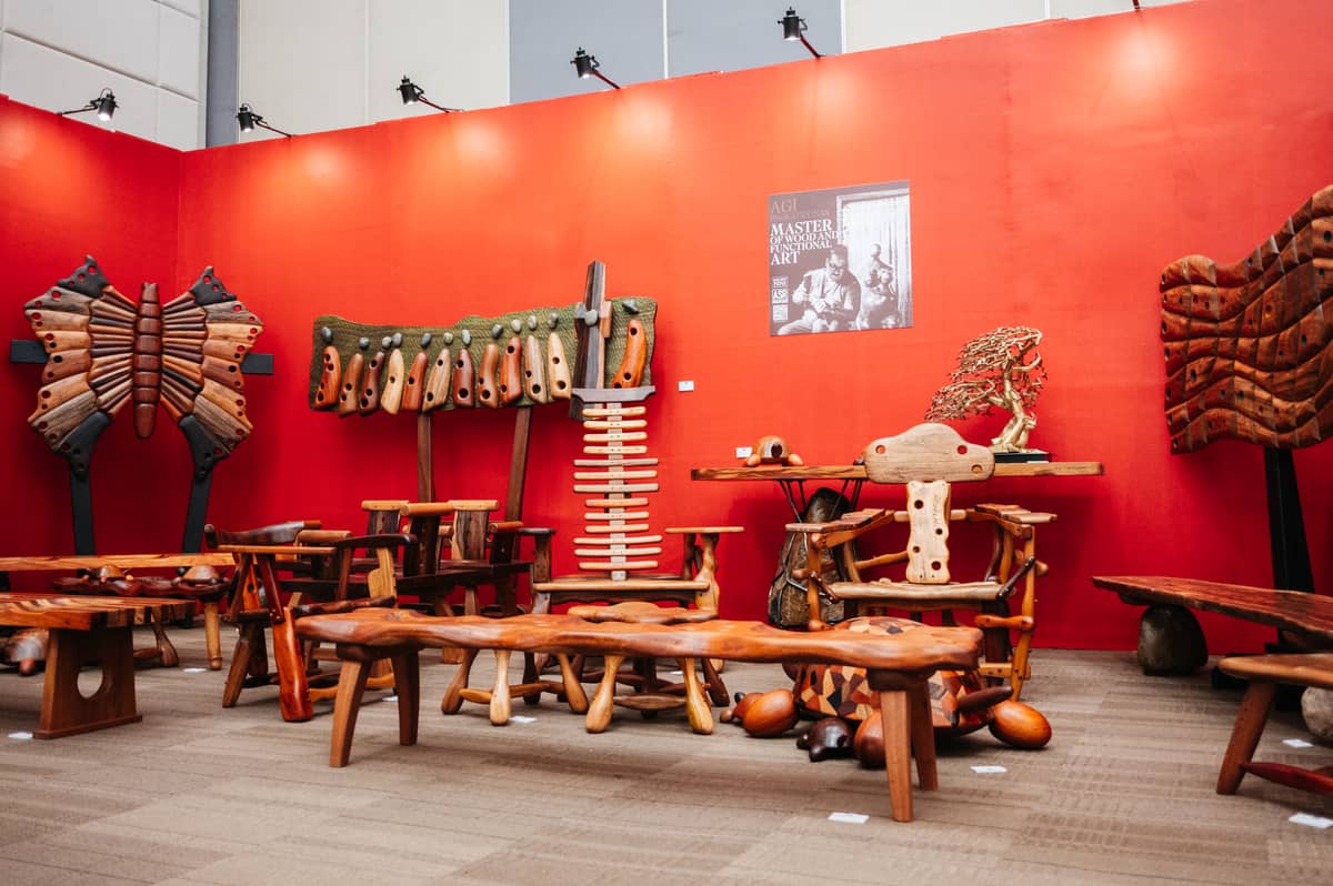 Wood sculptures of Agi Pagkatipunan.