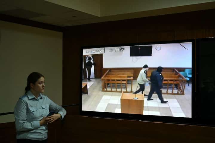 A screen set up at a hall of the Moscow City Court broadcasts the verdict announcement in the trial of US citizen Stephen Hubbard, 72, accused of fighting as a mercenary for Ukraine, in Moscow.