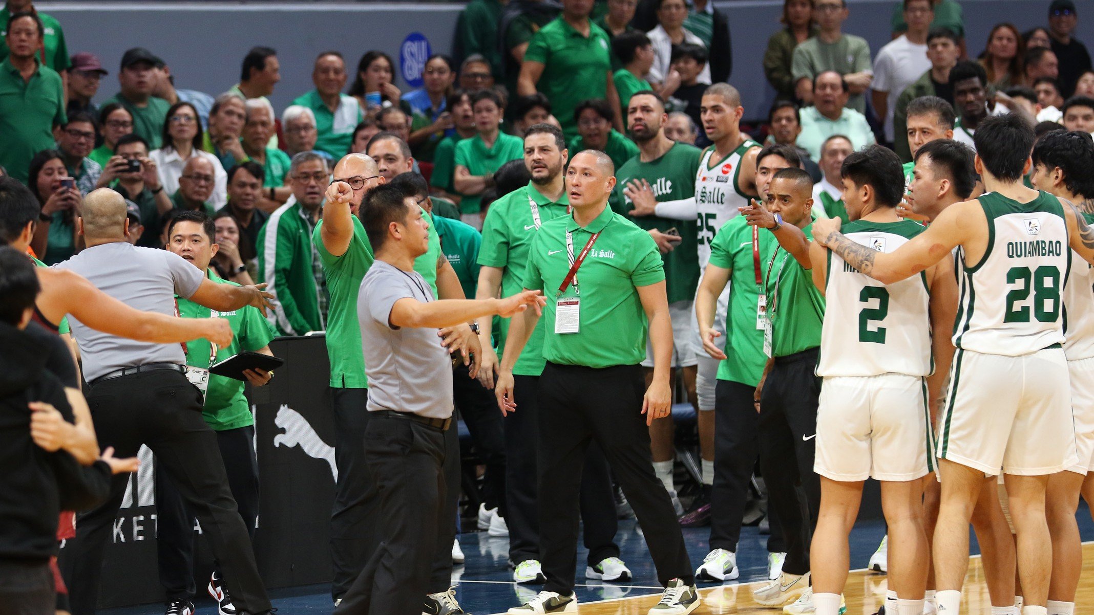 EMOTIONS run high as La Salle coaches confront the UP bench over a reported spitting incident during their game in Season 87 of the UAAP men’s basketball tournament late Sunday at the Mall of Asia Arena. The Green Archers won, 68-56.