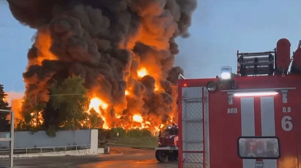 Over 1,000 evacuated from Crimea oil terminal fire